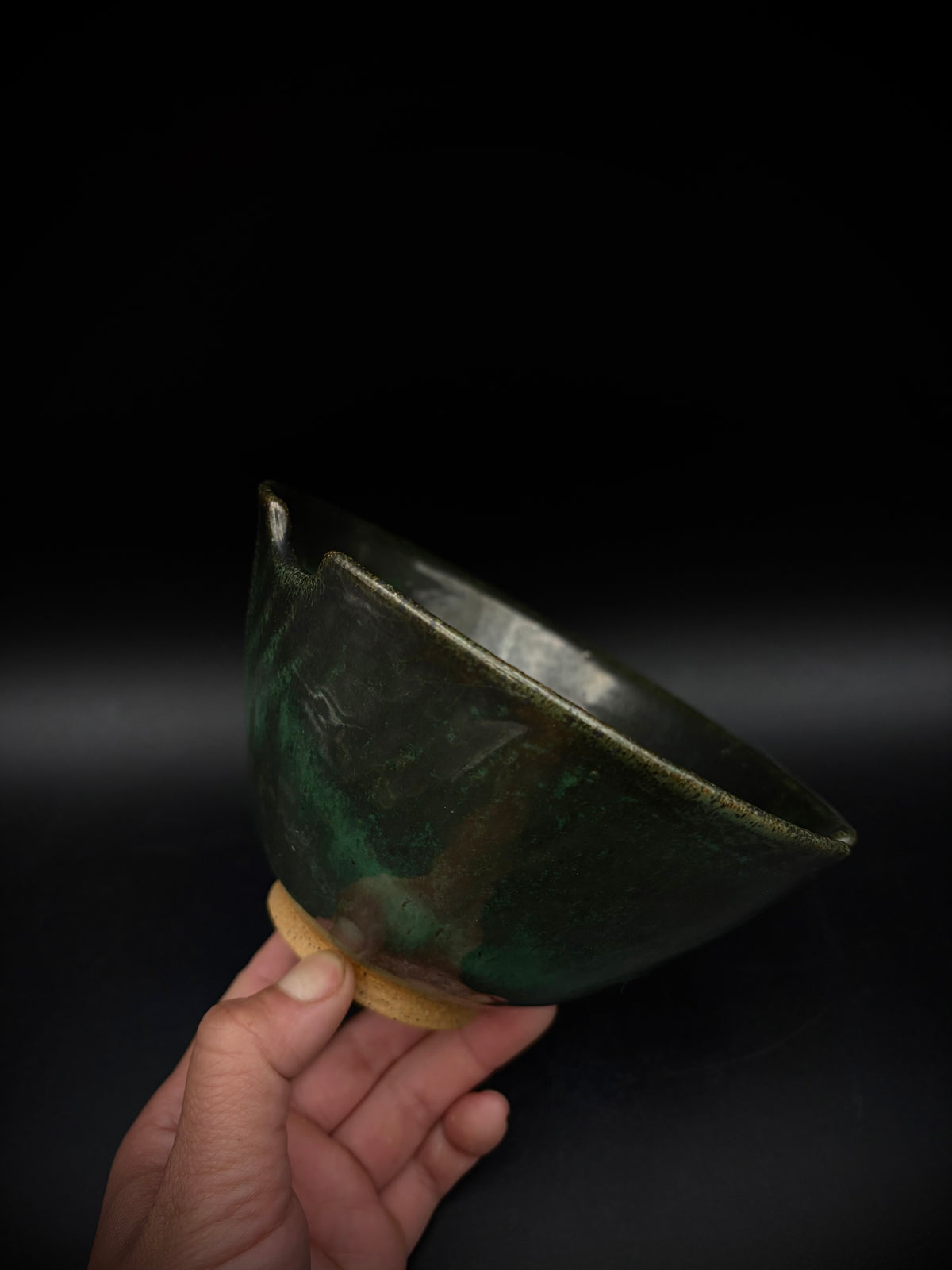 Notched ramen bowl