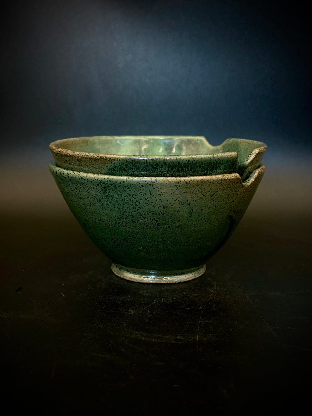 Notched ramen bowl