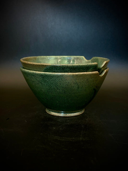 Notched ramen bowl