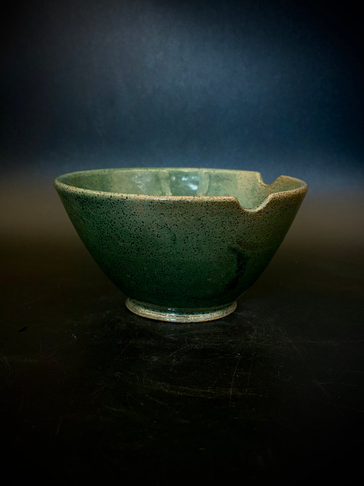 Notched ramen bowl