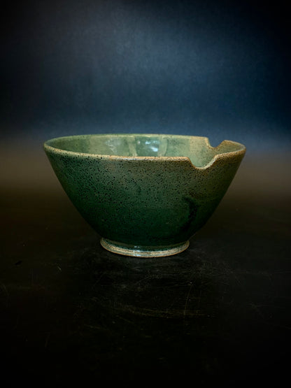 Notched ramen bowl