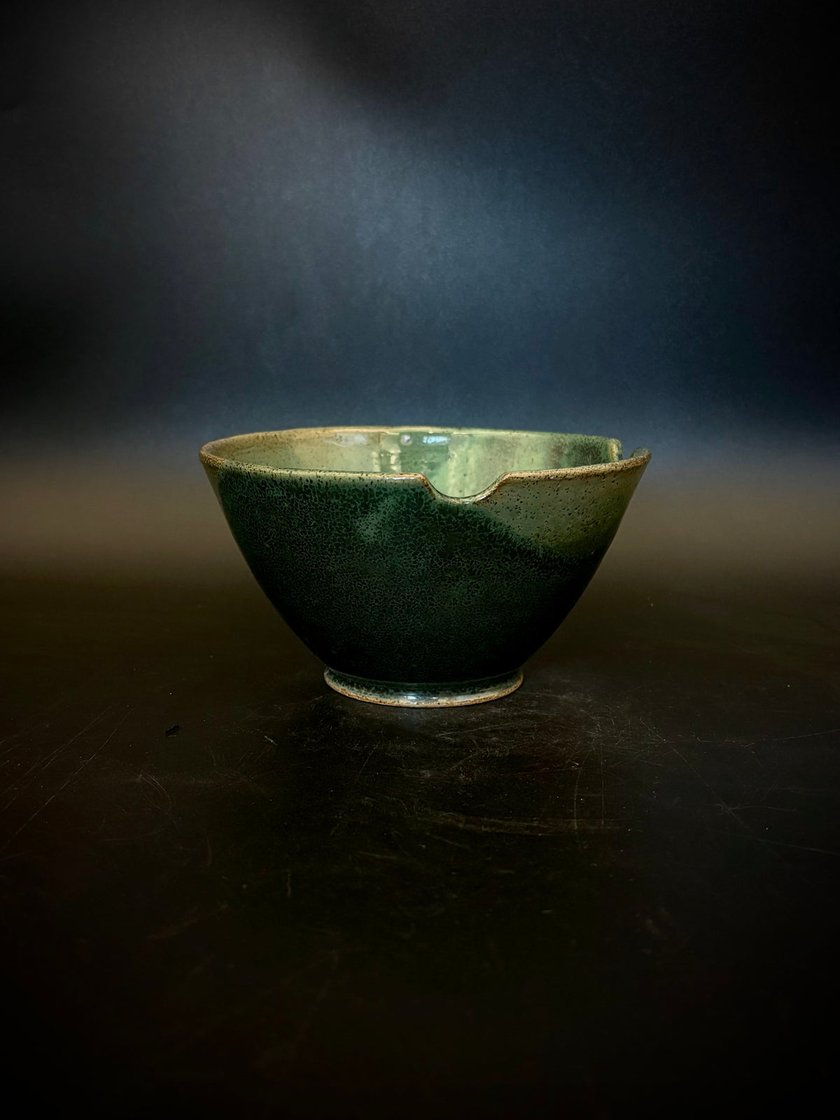 Notched ramen bowl