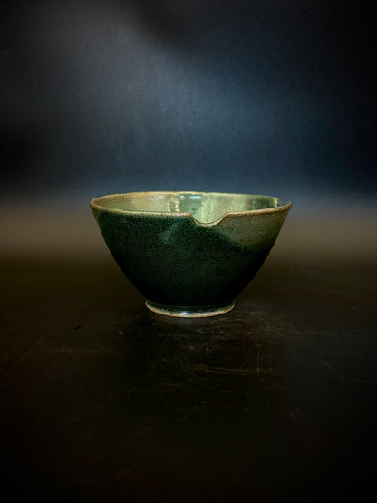 Notched ramen bowl