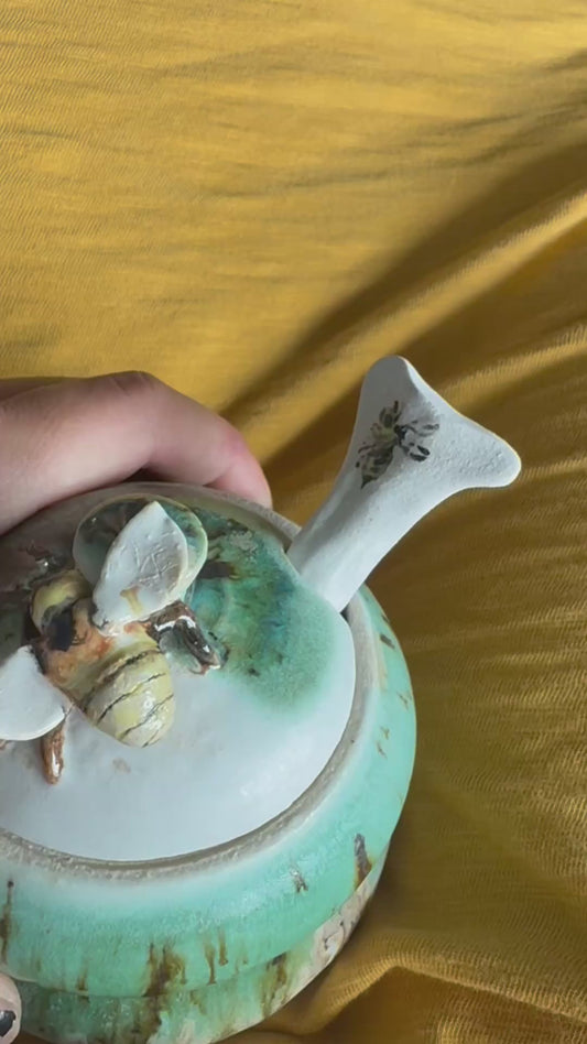 Honeybee Jar